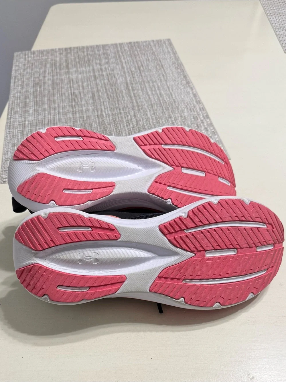 Under Armour Charged + Assert 11 Women's Running Sneaker Black & Pink Sz 8.5